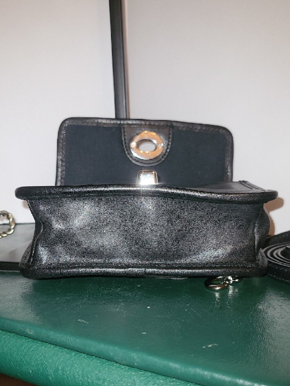 Coach Black Leather Crossbody Bag with Turn-Lock Closure Vintage - Picture 8 of 8
